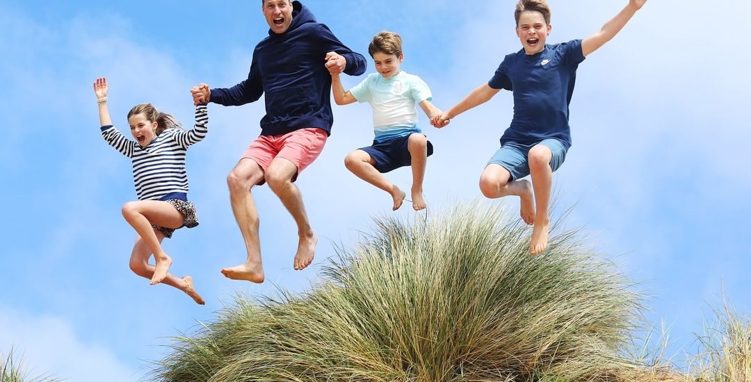 prince-william-celebrated-his-42nd-birthday-with-a-new-photo-with-his-kids