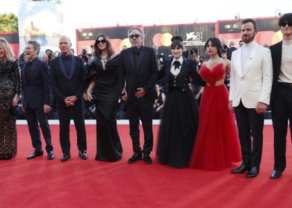 jenna-ortega-&-winona-ryder-went-full-goth-girl-at-the-venice-‘beetlejuice’-premiere