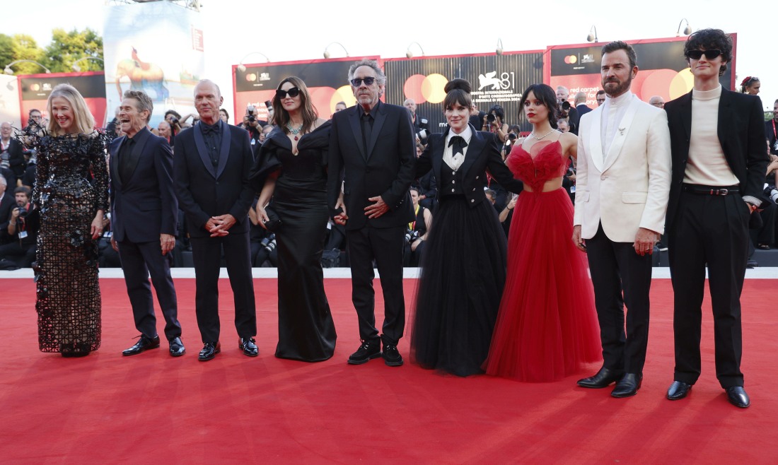 jenna-ortega-&-winona-ryder-went-full-goth-girl-at-the-venice-‘beetlejuice’-premiere