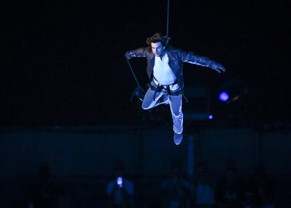 tom-cruise-agreed-to-do-olympics-for-free-as-long-as-he-could-do-all-his-own-stunts