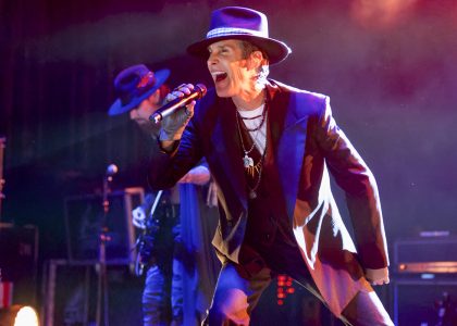 jane’s-addiction-canceled-their-tour-after-perry-farrell-hit-dave-navarro-on-stage