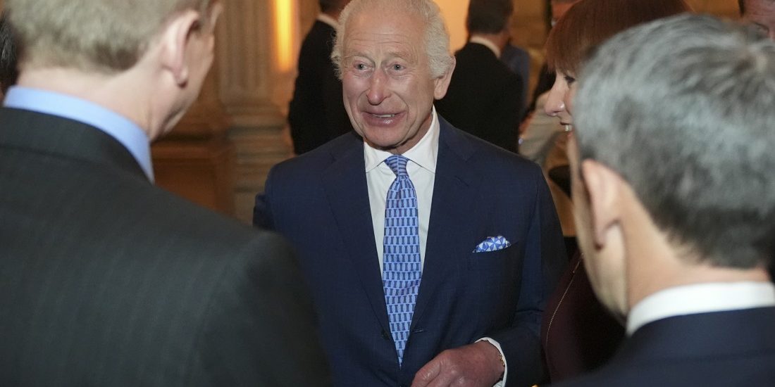 the-windsors-advertised-for-a-housekeeper,-with-a-salary-below-minimum-wage