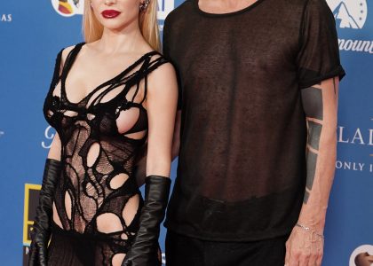 gavin-rossdale-and-his-girlfriend-xhoana-x-walked-the-red-carpet-at-the-mtv-emas