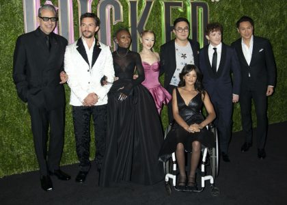 amc-tells-‘wicked’-theater–goers-not-to-sing:-‘silence-is-golden-no-talking.-no-texting’