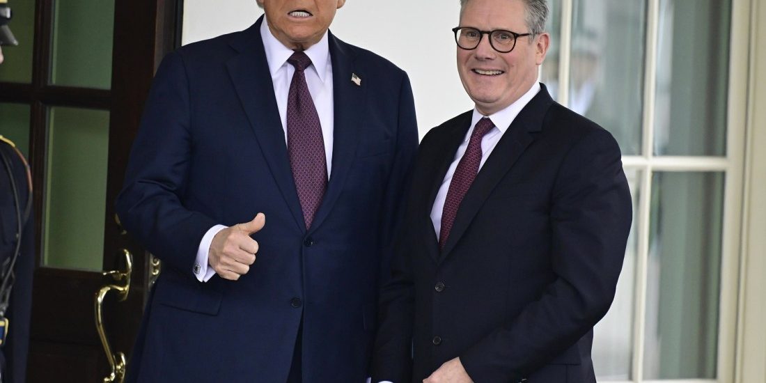 donald-trump-received-a-letter-from-king-charles,-hand-delivered-by-keir-starmer