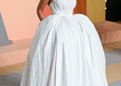 kim-kardashian-wore-balenciaga-at-the-vf-oscar-party:-a-bridal-mess?