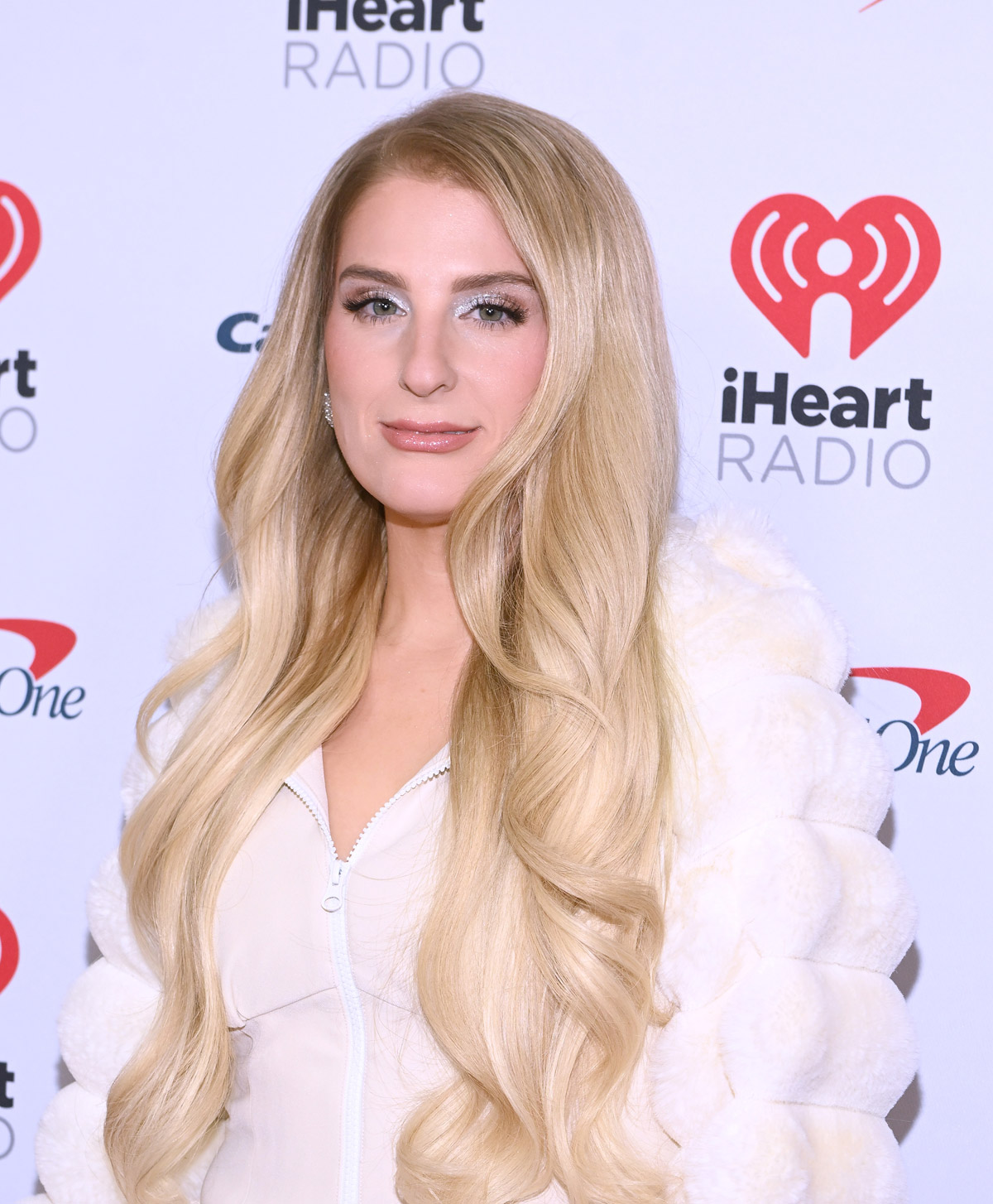 meghan-trainor’s-breast-implant-endorsement-is-like-an-snl-commercial-‘they-stay-perky’