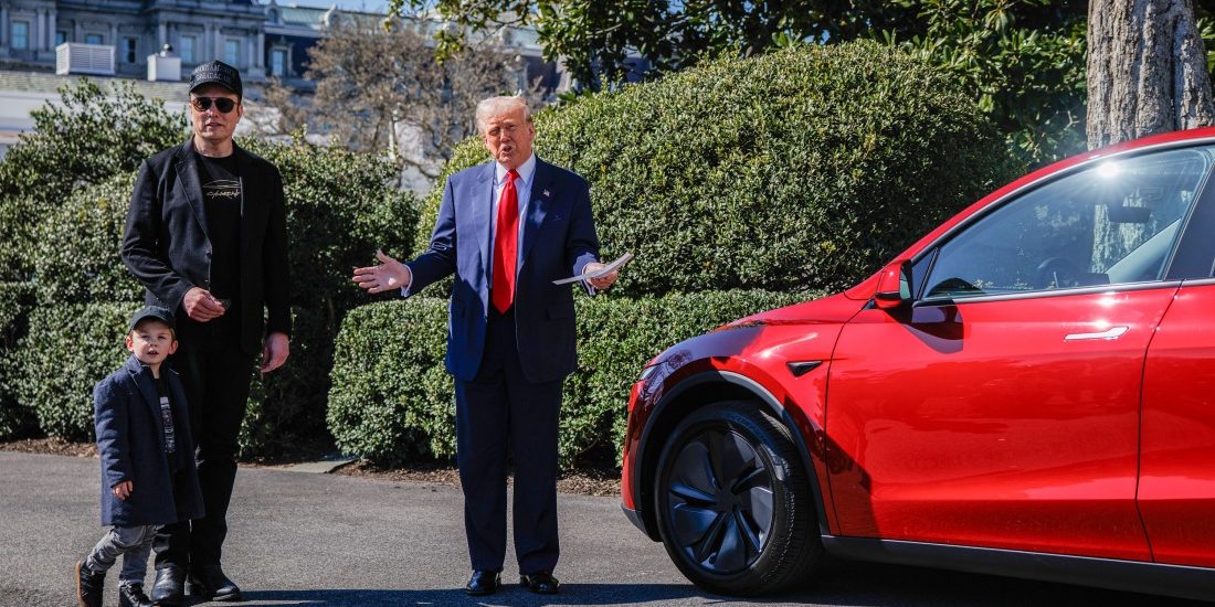 donald-trump-&-elon-musk-turned-the-white-house-into-a-pathetic-tesla-dealership