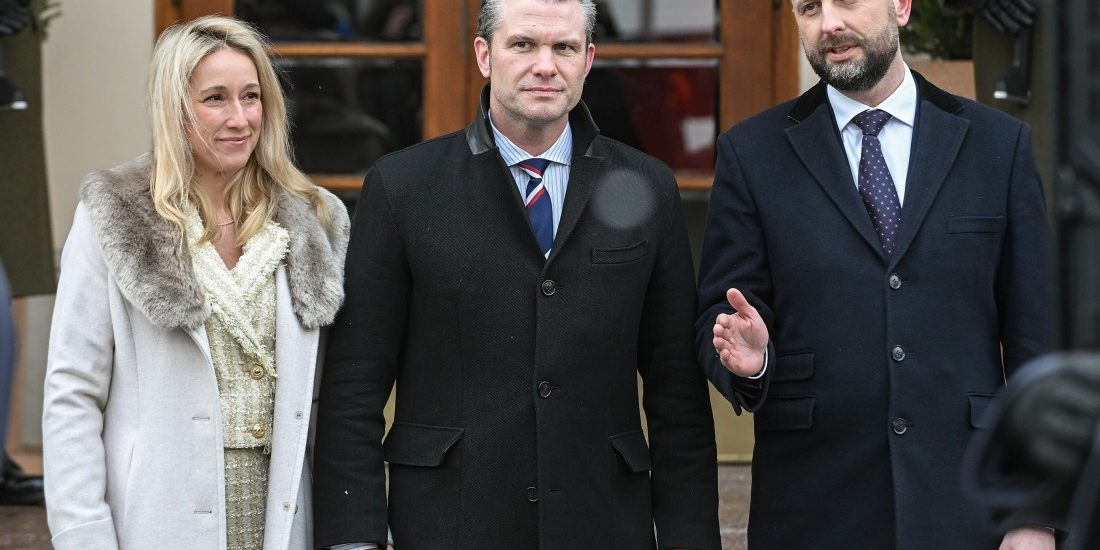 pete-hegseth-brought-his-third-wife-to-high-level-foreign-military-meetings