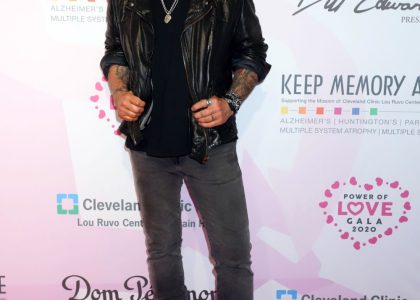 billy-ray-cyrus-&-elizabeth-hurley-just-hard-launched-their-relationship??