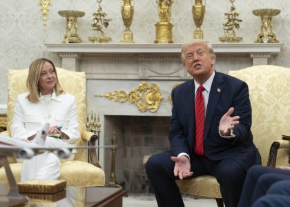 trump-used-his-tacky-interior-design-‘gold-guy’-to-remake-the-white-house