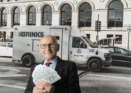 chicagoans-helped-themselves-to-$300k-after-bags-of-money-fell-out-of-a-brinks-truck