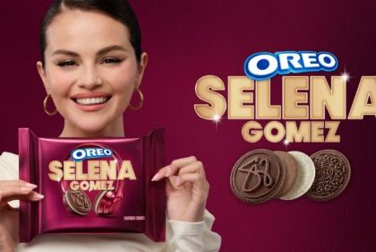 selena-gomez-promotes-oreos!