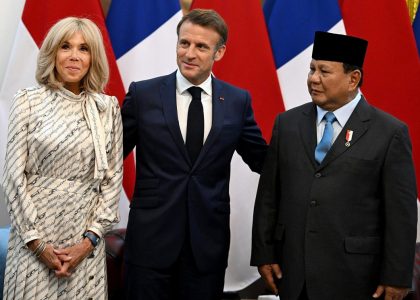 brigitte-&-emmanuel-macron-were-‘relaxing-one-last-time’-when-she-shoved-his-face