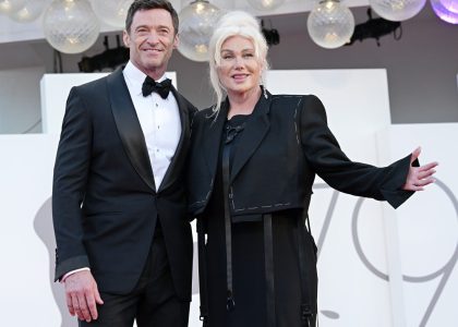 hugh-jackman-‘is-still-with-sutton’-&-they’re-trying-to-navigate-his-divorce-‘delicately’