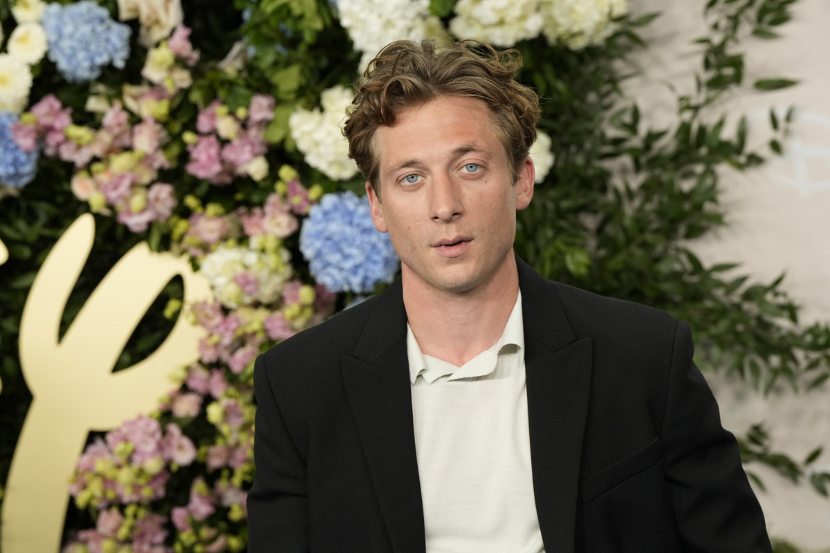 jeremy-allen-white-sings-in-the-‘springsteen:-deliver-me-from-nowhere’-trailer