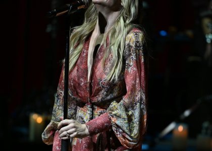 leann-rimes-confesses:-her-teeth-fell-out-in-the-middle-of-one-of-her-concerts