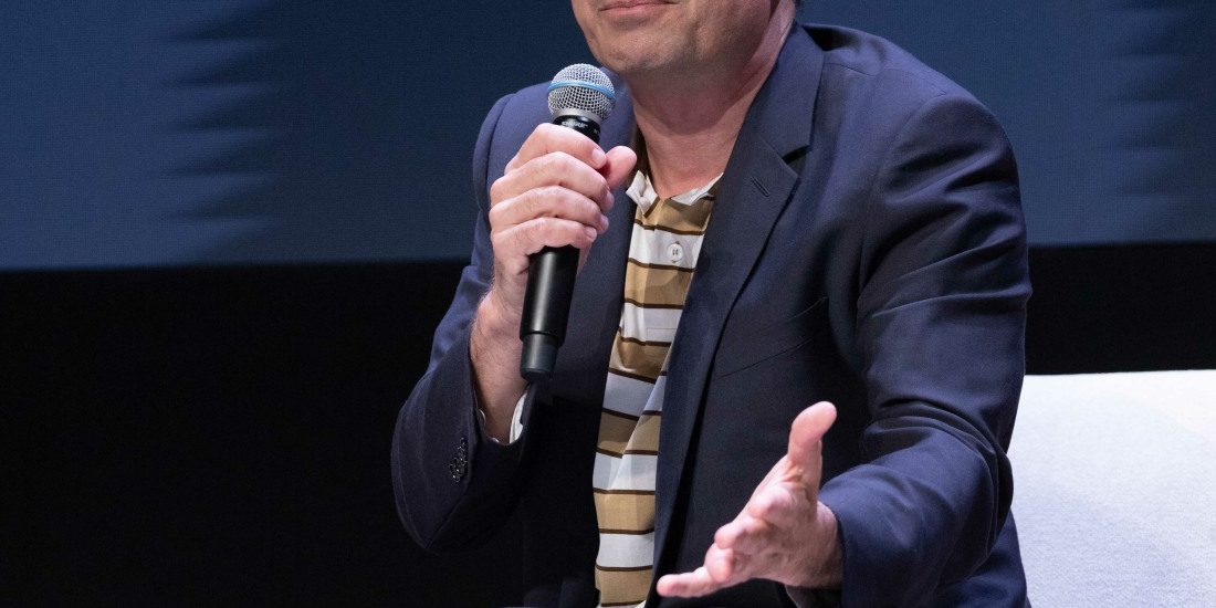 jimmy-fallon-&-‘the-tonight-show’-are-safe-from-cancellation-until-at-least-2028