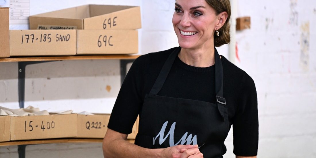 princess-kate-wore-an-‘mm’-apron-for-one-of-her-photo-ops-this-week