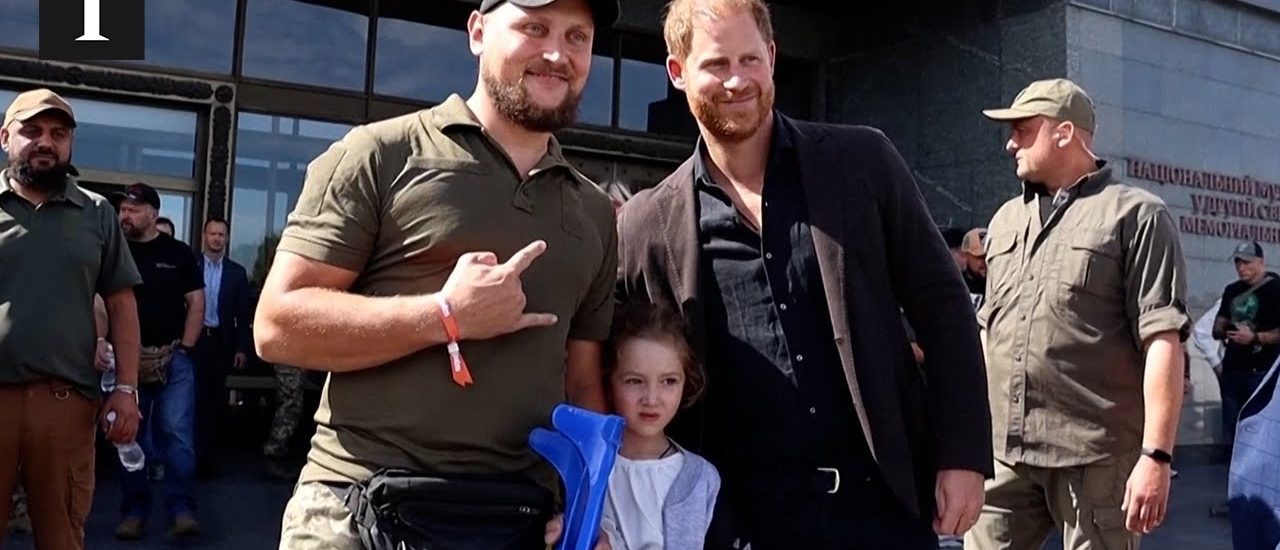 prince-harry-paid-his-respects-at-the-alley-of-heroes-in-kyiv,-ukraine