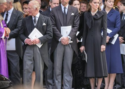 princess-kate,-william-&-charles-had-some-weird-body-language-at-the-kent-funeral