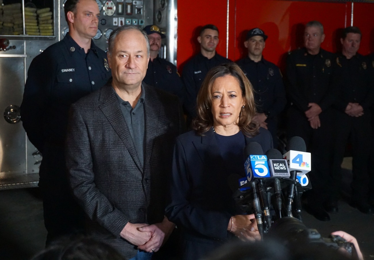 politico:-democrats-are-mad-about-kamala-harris’s-book-&-her-book-tour