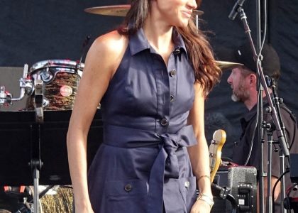 duchess-meghan-apparently-wore-a-new-logan-hollowell-moonstone-ring